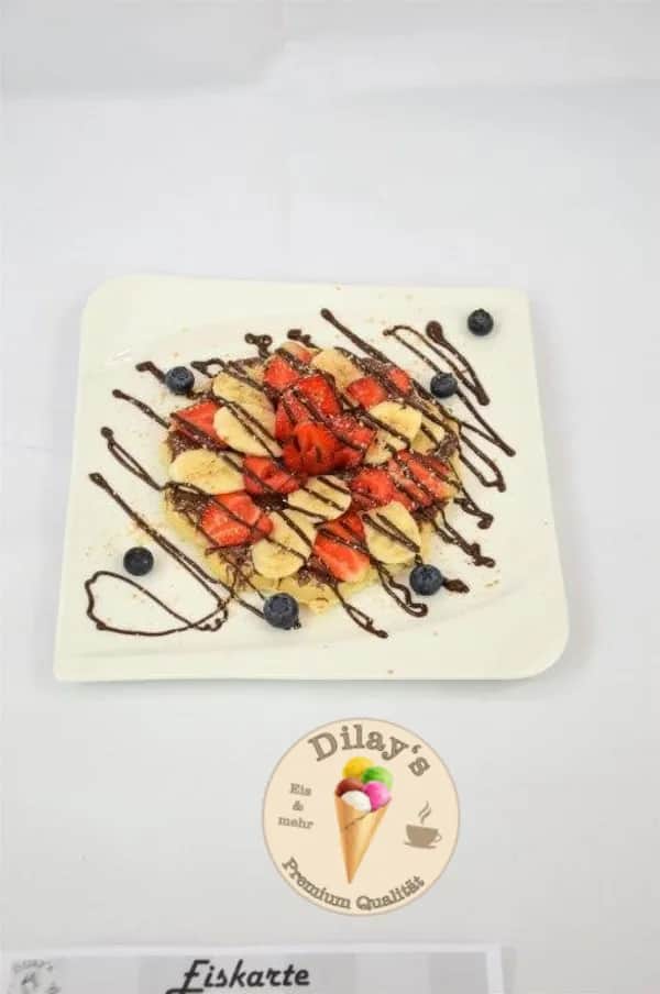 Dilay's Eiswaffel-Paradies: Beeren & Schokoträume