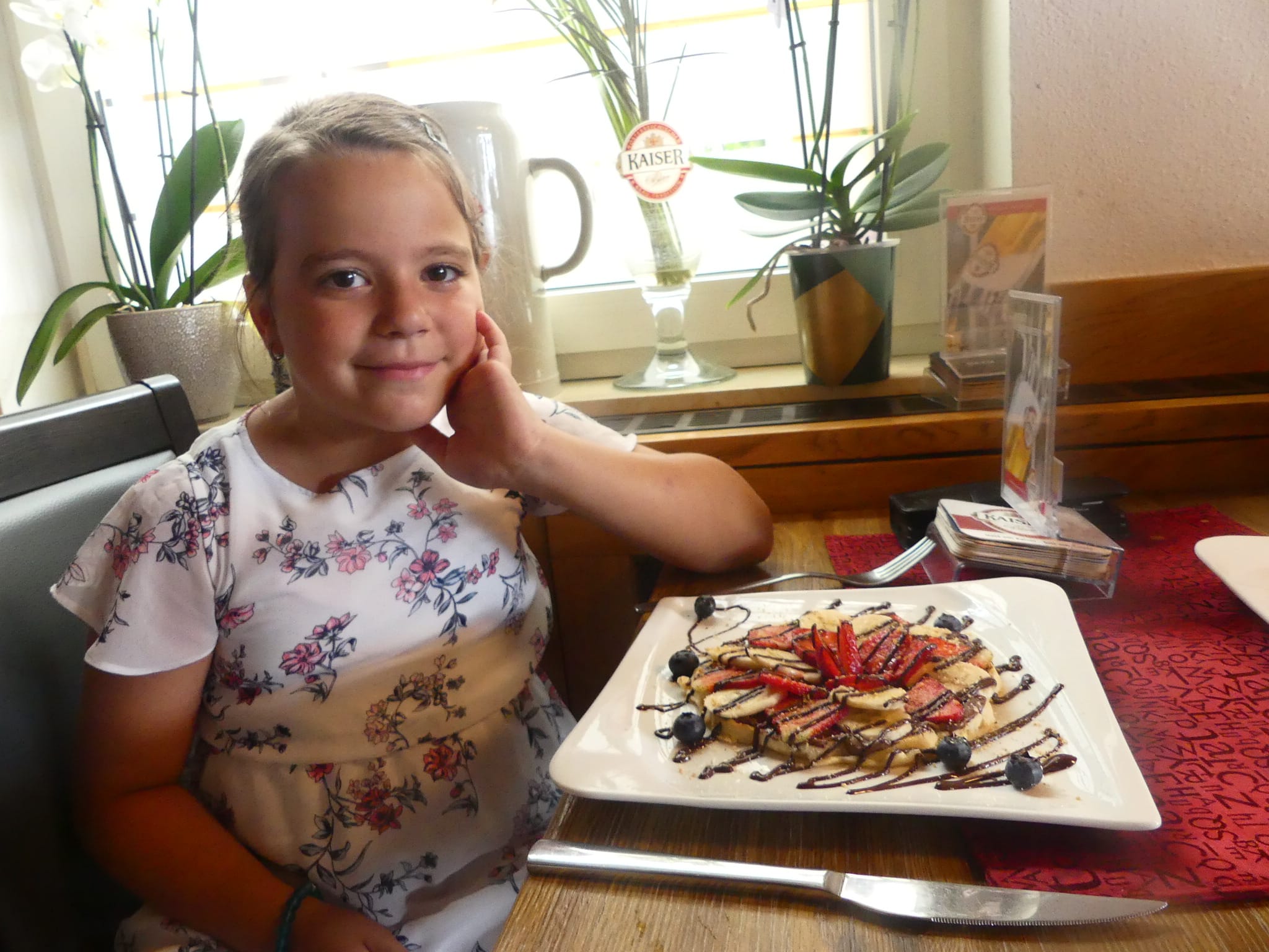 Zufriedene Gäste bei Dilay's Eis – Entdecken Sie unser Waffelglück